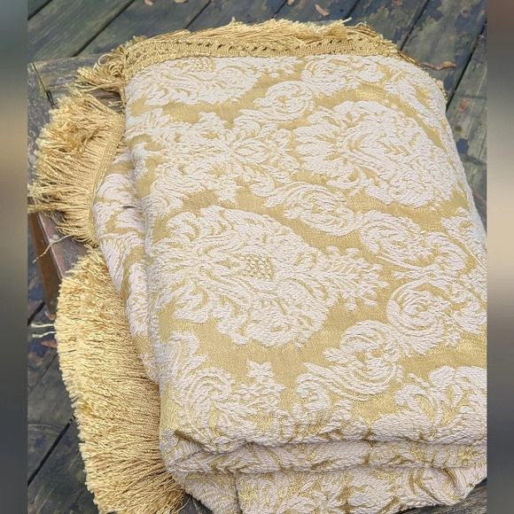 Vintage Gold  Tapestry Bedspread - Picture 7 of 7